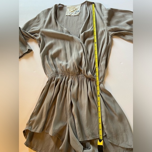 Blue Life Planet Blue x Revolve gray shorts romper XS boho festival long sleeve - Picture 7 of 7